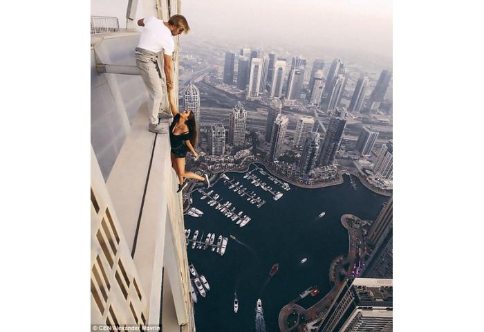 Selfie Ekstrim Model Rusia Di Dubai